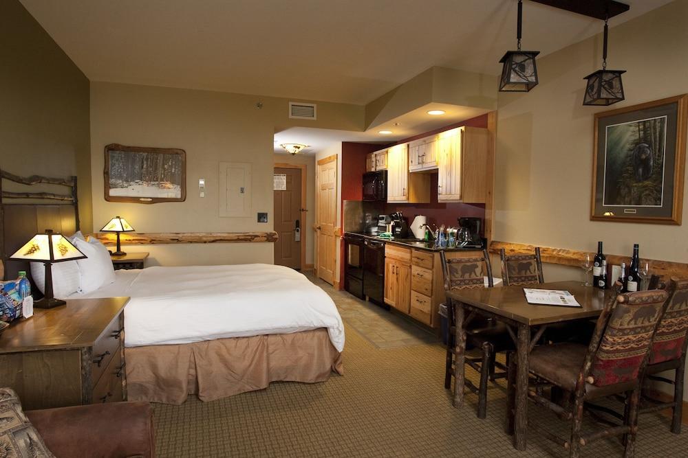 Hope Lake Lodge & Indoor Waterpark Cortland Eksteriør billede