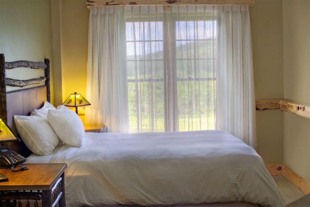 Hope Lake Lodge & Indoor Waterpark Cortland Eksteriør billede