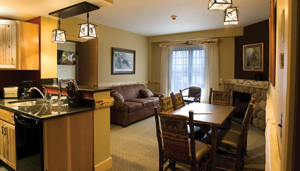 Hope Lake Lodge & Indoor Waterpark Cortland Eksteriør billede