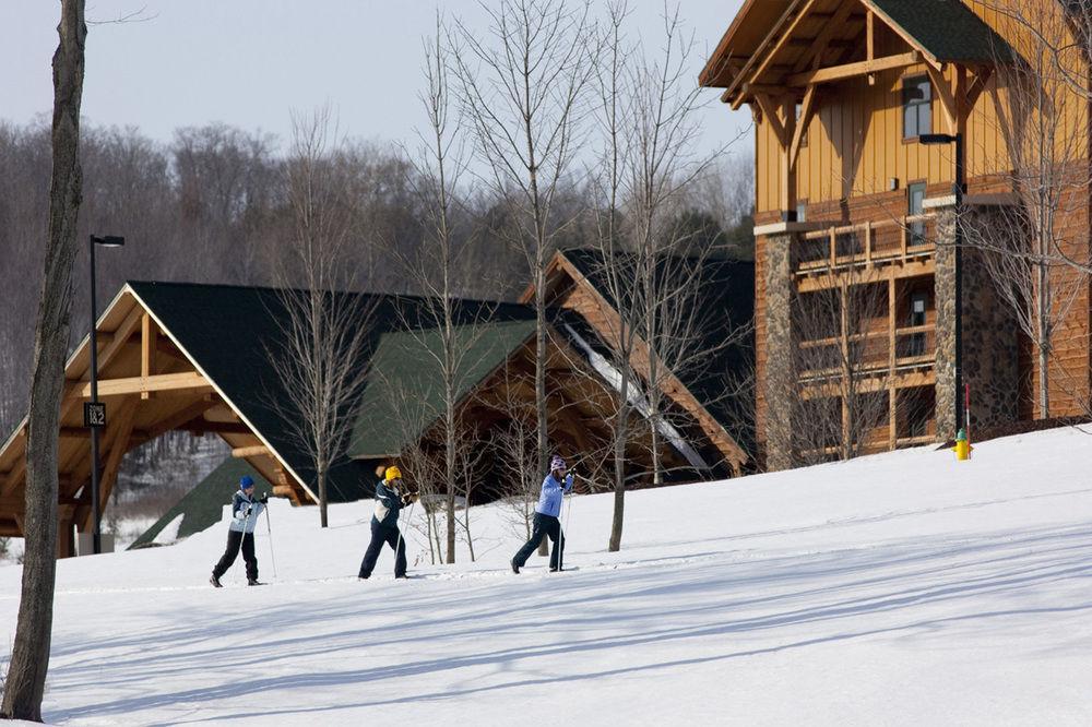 Hope Lake Lodge & Indoor Waterpark Cortland Eksteriør billede