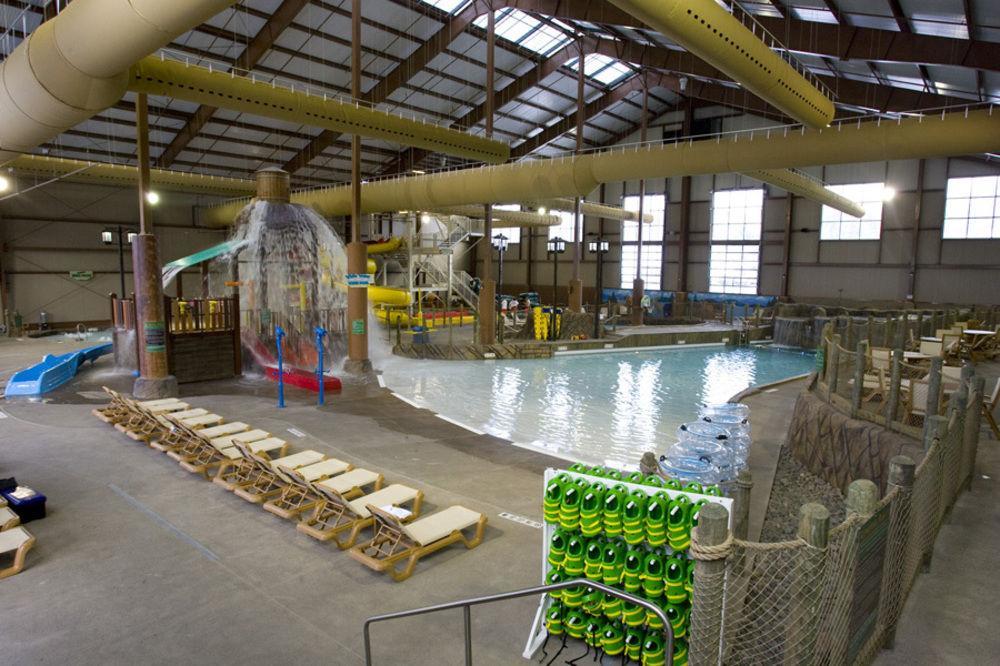 Hope Lake Lodge & Indoor Waterpark Cortland Eksteriør billede