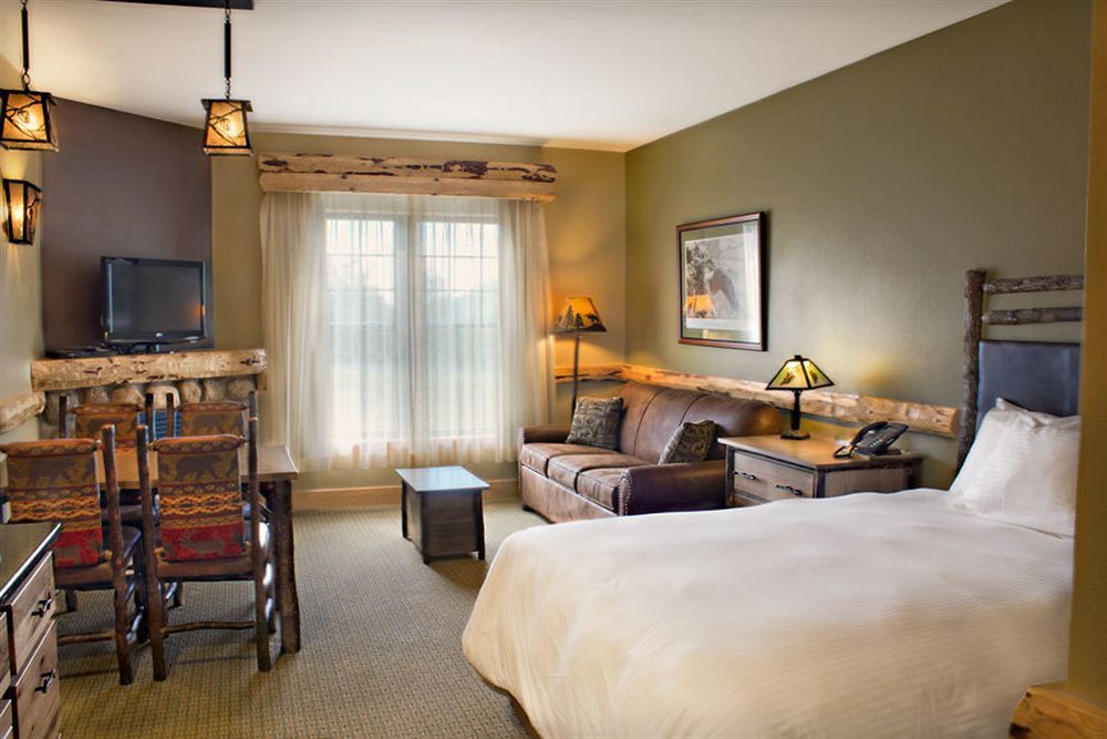 Hope Lake Lodge & Indoor Waterpark Cortland Eksteriør billede