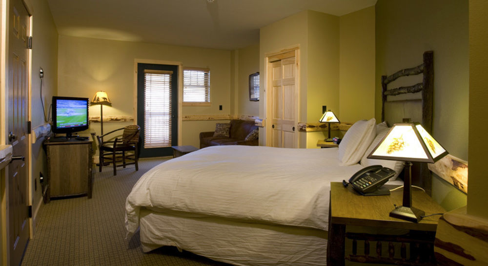 Hope Lake Lodge & Indoor Waterpark Cortland Eksteriør billede
