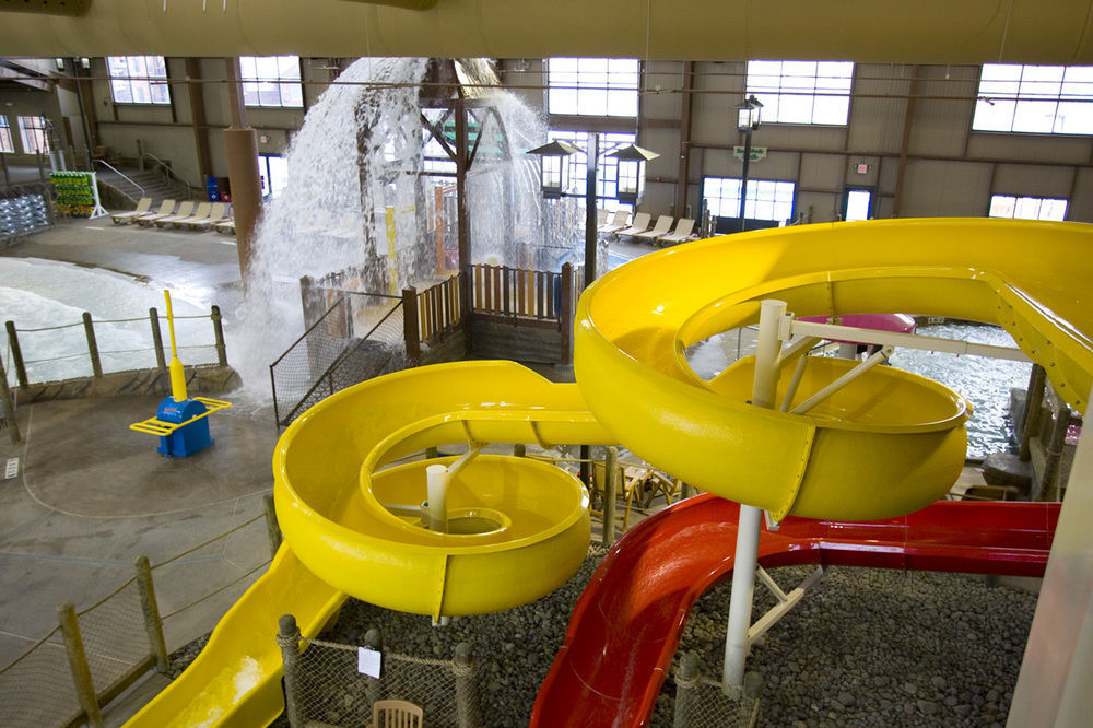 Hope Lake Lodge & Indoor Waterpark Cortland Eksteriør billede
