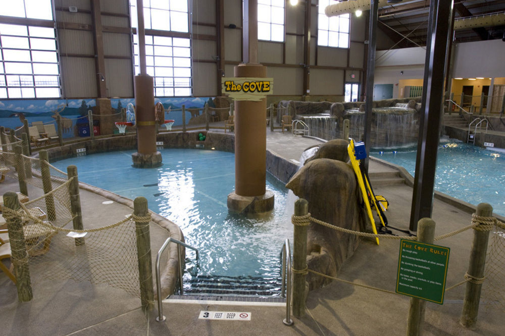 Hope Lake Lodge & Indoor Waterpark Cortland Eksteriør billede