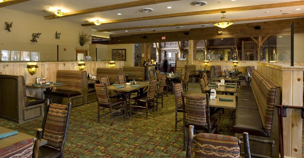 Hope Lake Lodge & Indoor Waterpark Cortland Eksteriør billede