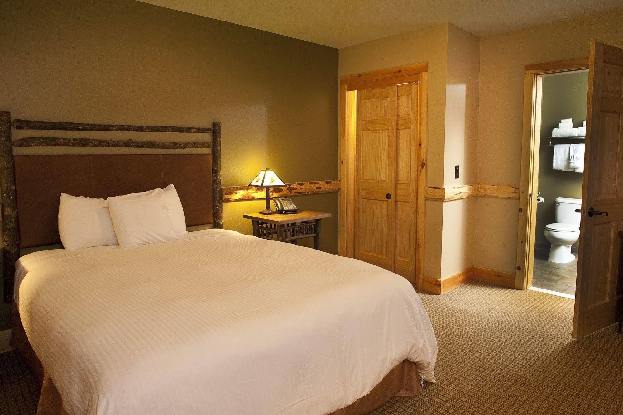 Hope Lake Lodge & Indoor Waterpark Cortland Eksteriør billede