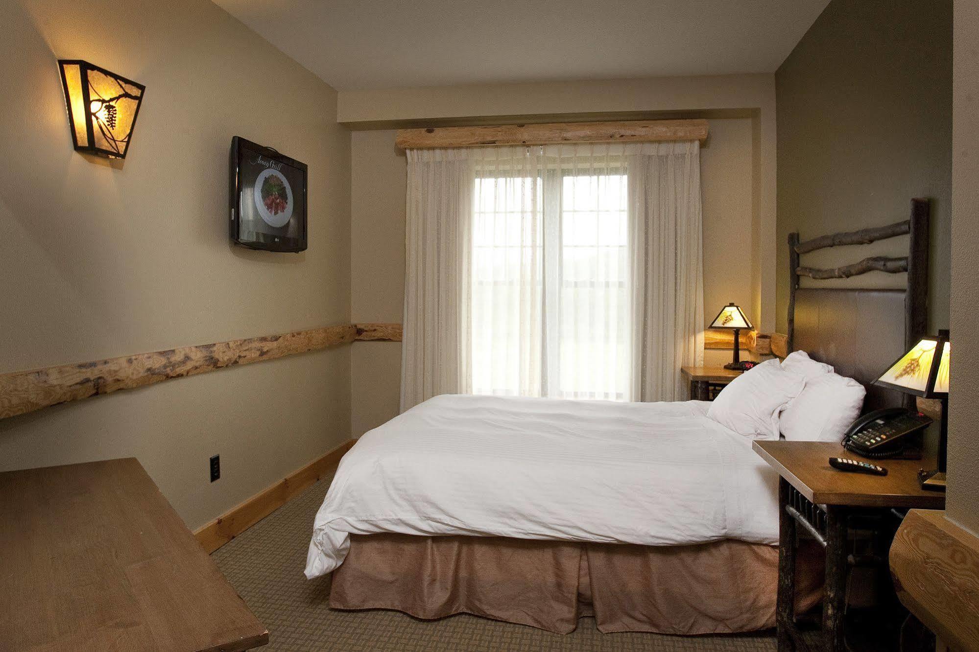 Hope Lake Lodge & Indoor Waterpark Cortland Eksteriør billede