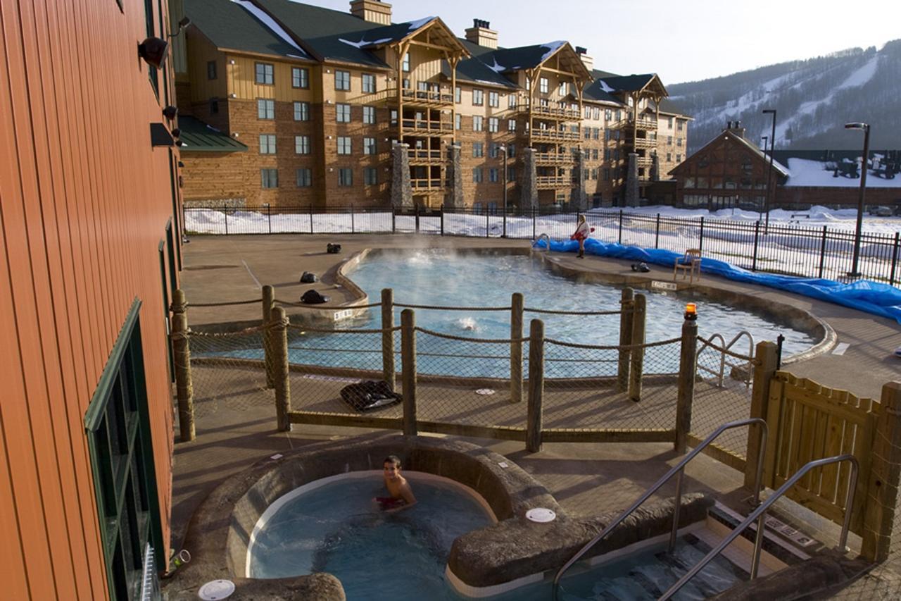 Hope Lake Lodge & Indoor Waterpark Cortland Eksteriør billede