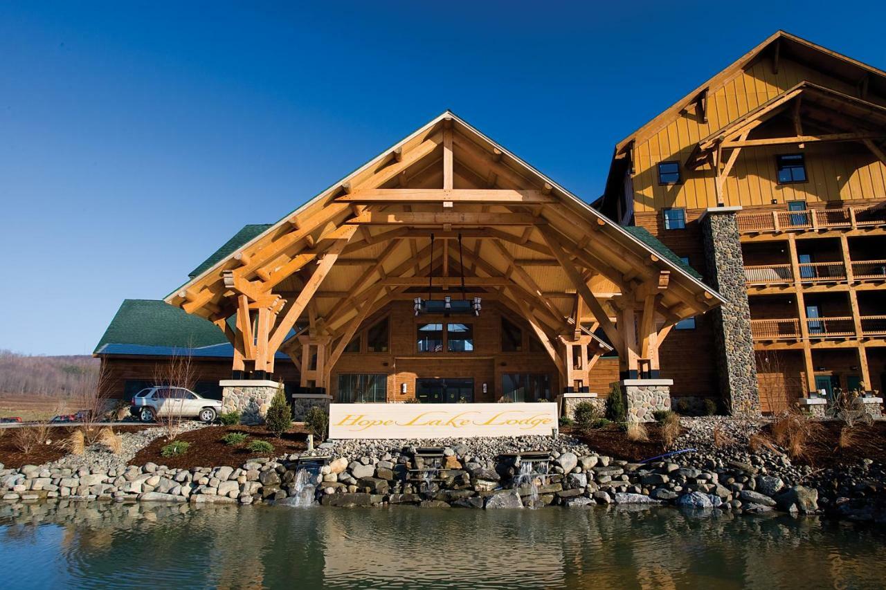 Hope Lake Lodge & Indoor Waterpark Cortland Eksteriør billede